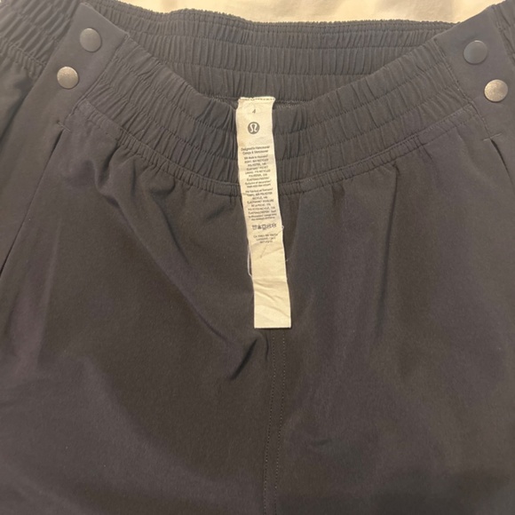 Lululemon Snap Side Track Pants – Black (Size 4) - Picture 3 of 3